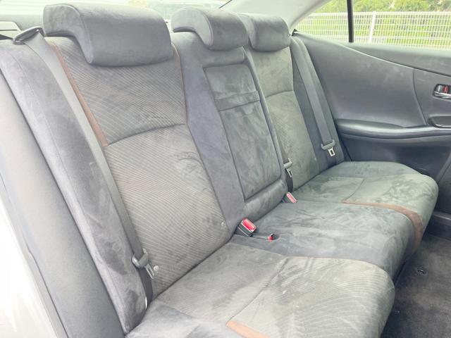 後部座席も気になるようなキズ・汚れやへたり等、大きなダメージはなく、良好な状態です。
