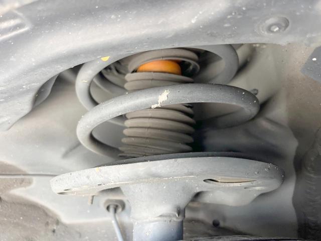 お車を安心してお乗りいただく為には、足回りの定期点検が欠かせません。サービスサポート（有償保証）では無料点検もご提供しており、安心のカーライフをお過ごしいただけるサポート体制が整っています。