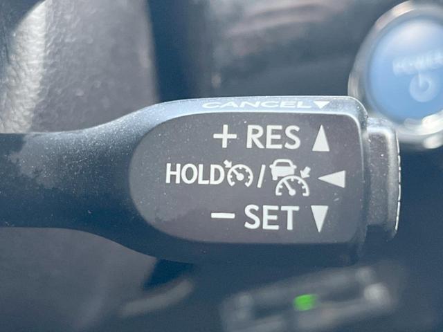 【レーダークルーズコントロール】高速道路での長距離走行が楽に！！自動で速度を保つクルーズコントロールが、衝突軽減システムと連携し、前方の車両を感知して車間を保つように速度調節してくれます！！