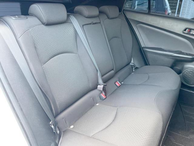後部座席も気になるようなキズ・汚れやへたり等、大きなダメージはなく、良好な状態です。