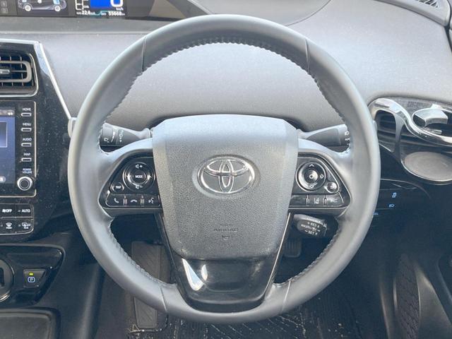 【純正革巻きステアリング】上質な革を使用することで、手にしっかり馴染みとても運転しやすいハンドルです♪