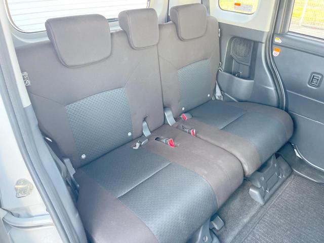 後部座席も気になるようなキズ・汚れやへたり等、大きなダメージはなく、良好な状態です。
