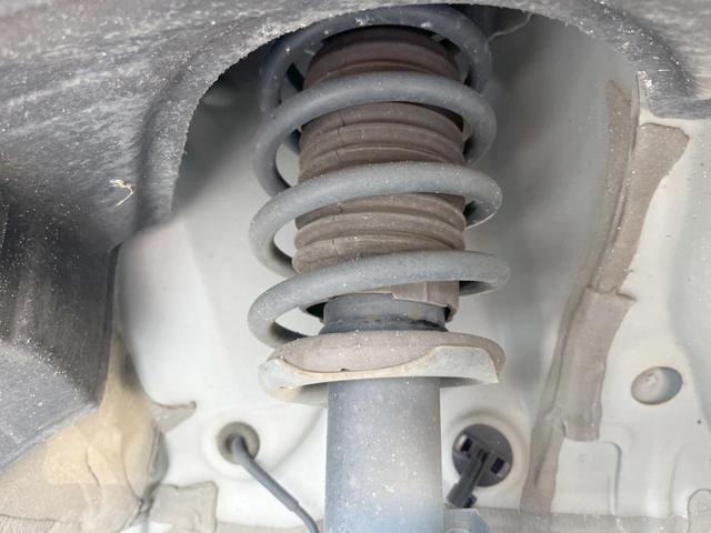 お車を安心してお乗りいただく為には、足回りの定期点検が欠かせません。サービスサポート（有償保証）では無料点検もご提供しており、安心のカーライフをお過ごしいただけるサポート体制が整っています。