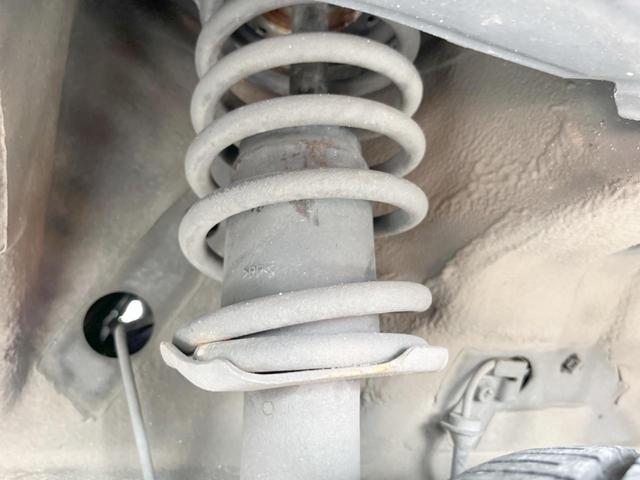 お車を安心してお乗りいただく為には、足回りの定期点検が欠かせません。サービスサポート（有償保証）では無料点検もご提供しており、安心のカーライフをお過ごしいただけるサポート体制が整っています。