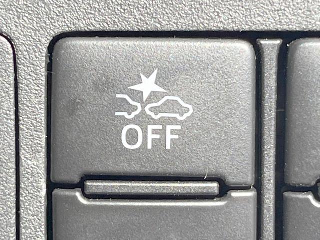 【スマートアシスト】走行中に前方の車両等を認識し、衝突しそうな時は警報とブレーキで衝突回避と被害軽減をアシスト。より安全にドライブをお楽しみいただけます。