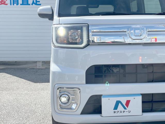 【ＬＥＤヘッドライト】悪天候や夜間走行時も良好な視界を確保し安心して運転できる高輝度ＬＥＤヘッドライトを装備！点灯速度が早く、消費電力も抑えられています。