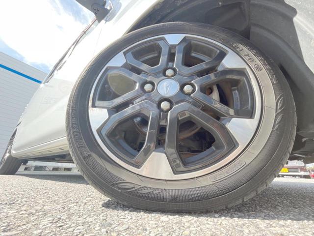 【純正アルミホイール】外観にマッチした純正アルミホイールを装着しております。各種社外アルミホイールや、スタッドレスタイヤも取扱いしております。是非ご相談ください♪