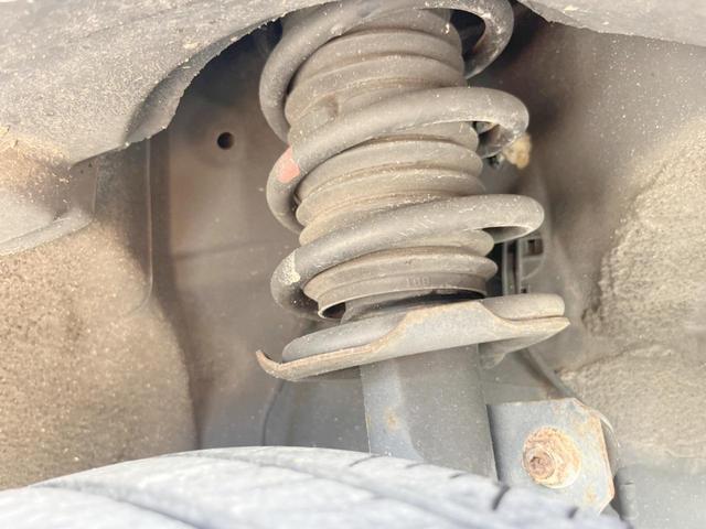 お車を安心してお乗りいただく為には、足回りの定期点検が欠かせません。サービスサポート（有償保証）では無料点検もご提供しており、安心のカーライフをお過ごしいただけるサポート体制が整っています。