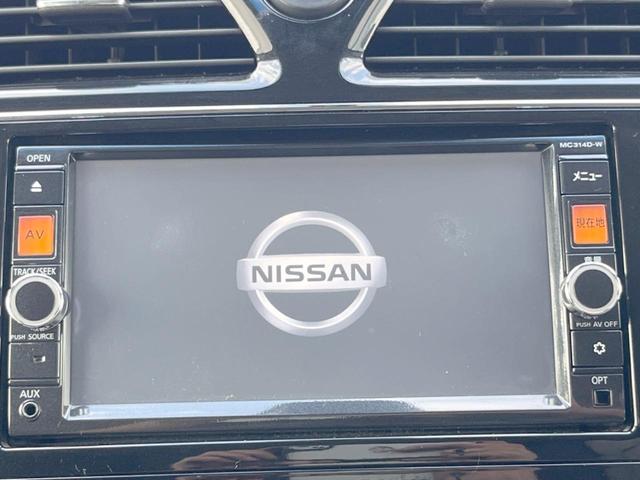 【純正ナビ】人気の純正ナビを装備しております。ナビの使いやすさはもちろん、オーディオ機能も充実！キャンプや旅行はもちろん、通勤や買い物など普段のドライブも楽しくなるはず♪