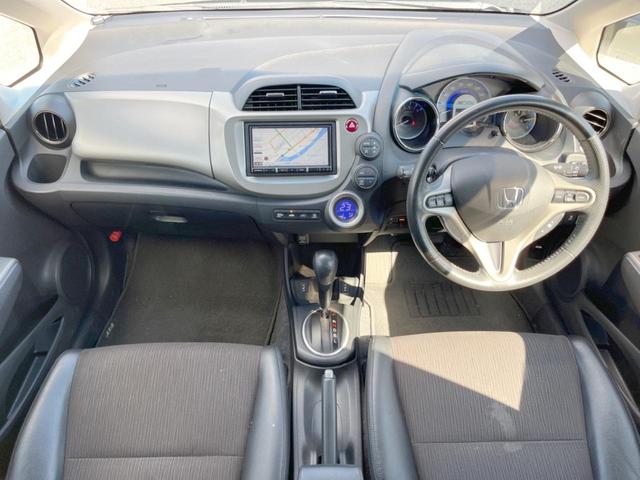 フィットハイブリッド スマートセレクション　ファインスタイル　１年保証　フルエアロ　バックカメラ　ハーフレザーシート　ドラレコ　スマートキー　ＨＩＤ　ＥＴＣ　クルコン　オートライト　オートエアコン　Ｂｌｕｅｔｏｏｔｈ　ＣＤ　ＤＶＤ　フルセグ（2枚目）