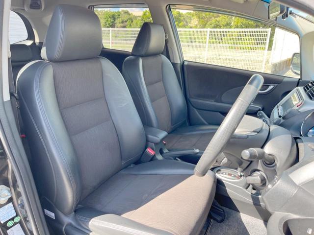 フィットハイブリッド スマートセレクション　ファインスタイル　１年保証　フルエアロ　バックカメラ　ハーフレザーシート　ドラレコ　スマートキー　ＨＩＤ　ＥＴＣ　クルコン　オートライト　オートエアコン　Ｂｌｕｅｔｏｏｔｈ　ＣＤ　ＤＶＤ　フルセグ（9枚目）