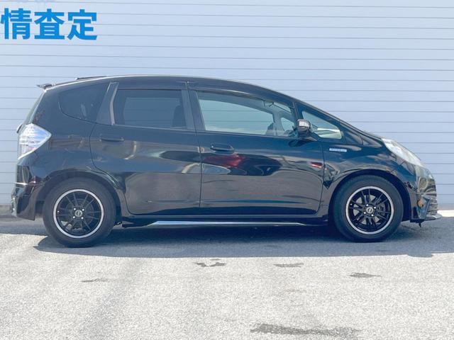 フィットハイブリッド スマートセレクション　ファインスタイル　１年保証　フルエアロ　バックカメラ　ハーフレザーシート　ドラレコ　スマートキー　ＨＩＤ　ＥＴＣ　クルコン　オートライト　オートエアコン　Ｂｌｕｅｔｏｏｔｈ　ＣＤ　ＤＶＤ　フルセグ（18枚目）