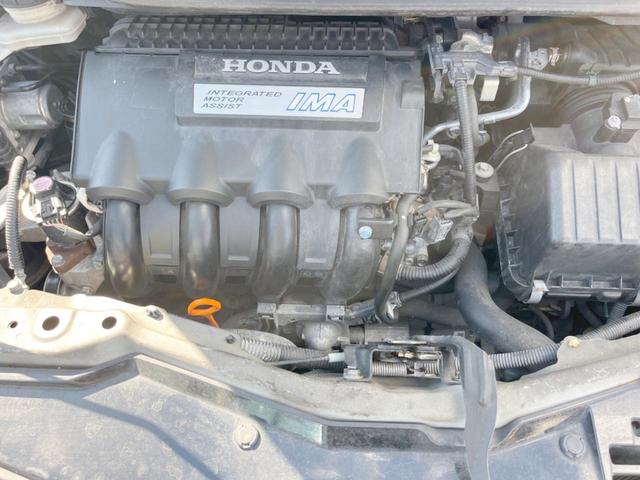 フィットハイブリッド スマートセレクション　ファインスタイル　１年保証　フルエアロ　バックカメラ　ハーフレザーシート　ドラレコ　スマートキー　ＨＩＤ　ＥＴＣ　クルコン　オートライト　オートエアコン　Ｂｌｕｅｔｏｏｔｈ　ＣＤ　ＤＶＤ　フルセグ（19枚目）