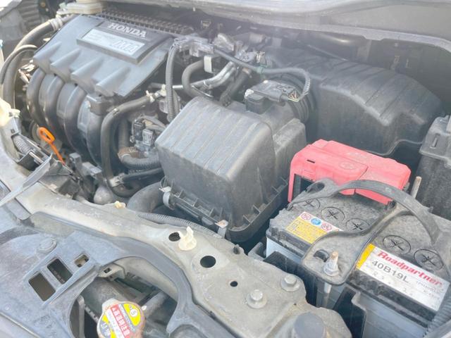 フィットハイブリッド スマートセレクション　ファインスタイル　１年保証　フルエアロ　バックカメラ　ハーフレザーシート　ドラレコ　スマートキー　ＨＩＤ　ＥＴＣ　クルコン　オートライト　オートエアコン　Ｂｌｕｅｔｏｏｔｈ　ＣＤ　ＤＶＤ　フルセグ（28枚目）