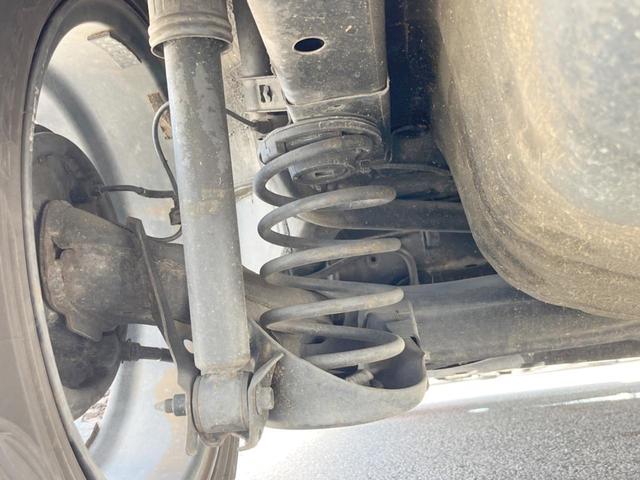 フィットハイブリッド スマートセレクション　ファインスタイル　１年保証　フルエアロ　バックカメラ　ハーフレザーシート　ドラレコ　スマートキー　ＨＩＤ　ＥＴＣ　クルコン　オートライト　オートエアコン　Ｂｌｕｅｔｏｏｔｈ　ＣＤ　ＤＶＤ　フルセグ（32枚目）