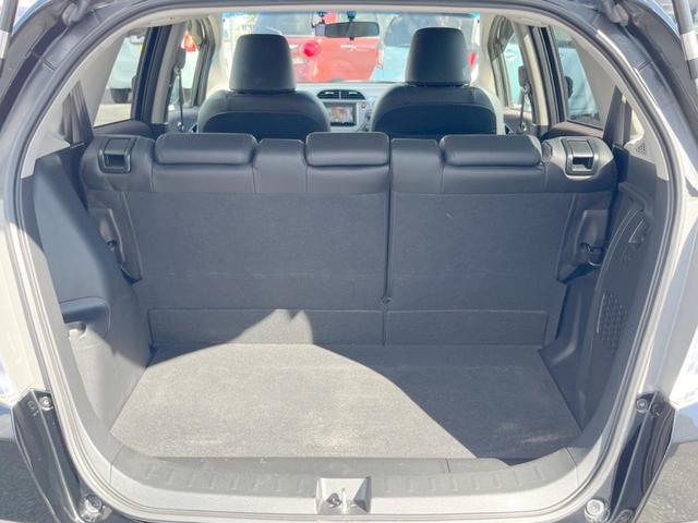 フィットハイブリッド スマートセレクション　ファインスタイル　１年保証　フルエアロ　バックカメラ　ハーフレザーシート　ドラレコ　スマートキー　ＨＩＤ　ＥＴＣ　クルコン　オートライト　オートエアコン　Ｂｌｕｅｔｏｏｔｈ　ＣＤ　ＤＶＤ　フルセグ（34枚目）