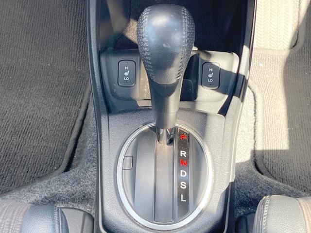 フィットハイブリッド スマートセレクション　ファインスタイル　１年保証　フルエアロ　バックカメラ　ハーフレザーシート　ドラレコ　スマートキー　ＨＩＤ　ＥＴＣ　クルコン　オートライト　オートエアコン　Ｂｌｕｅｔｏｏｔｈ　ＣＤ　ＤＶＤ　フルセグ（42枚目）