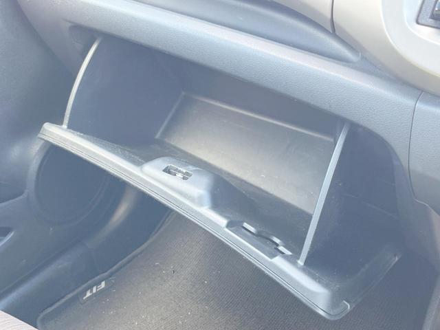 フィットハイブリッド スマートセレクション　ファインスタイル　１年保証　フルエアロ　バックカメラ　ハーフレザーシート　ドラレコ　スマートキー　ＨＩＤ　ＥＴＣ　クルコン　オートライト　オートエアコン　Ｂｌｕｅｔｏｏｔｈ　ＣＤ　ＤＶＤ　フルセグ（56枚目）