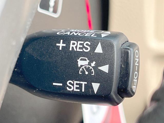 【レーダークルーズコントロール】高速道路での長距離走行が楽に！！自動で速度を保つクルーズコントロールが、衝突軽減システムと連携し、前方の車両を感知して車間を保つように速度調節してくれます！！