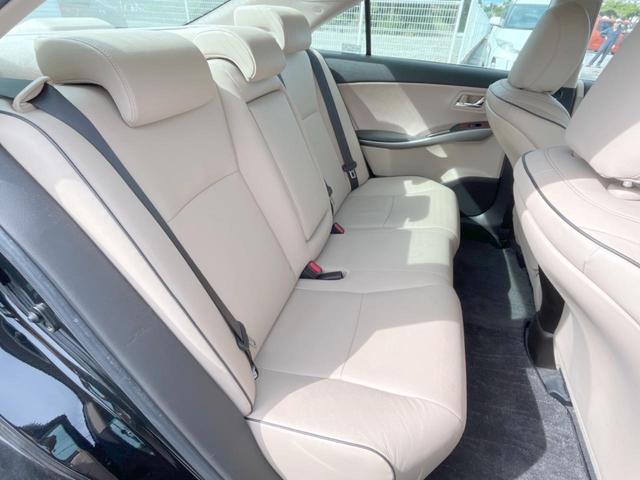 後部座席も気になるようなキズ・汚れやへたり等、大きなダメージはなく、良好な状態です