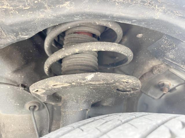 お車を安心してお乗りいただく為には、足回りの定期点検が欠かせません。サービスサポート（有償保証）では無料点検もご提供しており、安心のカーライフをお過ごしいただけるサポート体制が整っています。