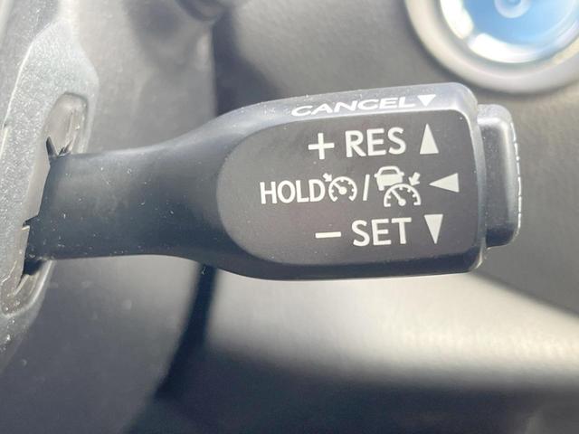 【レーダークルーズコントロール】高速道路での長距離走行が楽に！！自動で速度を保つクルーズコントロールが、衝突軽減システムと連携し、前方の車両を感知して車間を保つように速度調節してくれます！！