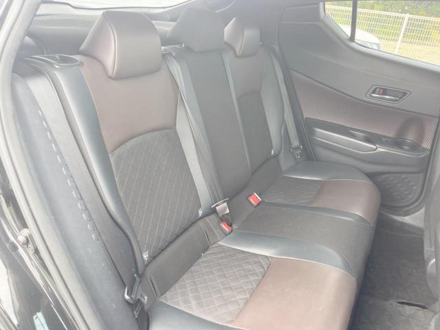 後部座席も気になるようなキズ・汚れやへたり等、大きなダメージはなく、良好な状態です。