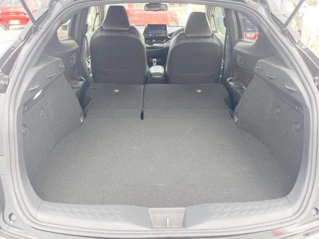 普段のお買い物や通勤、送迎等に十分な荷室スペースを確保しております。セカンドシートを倒すと、大きな荷物の積載も可能です♪