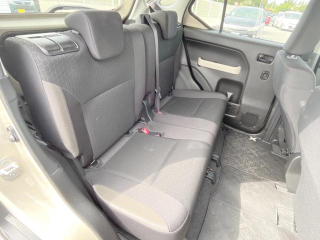後部座席も気になるようなキズ・汚れやへたり等、大きなダメージはなく、良好な状態です。