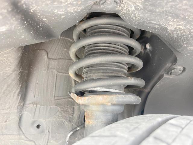 お車を安心してお乗りいただく為には、足回りの定期点検が欠かせません。サービスサポート（有償保証）では無料点検もご提供しており、安心のカーライフをお過ごしいただけるサポート体制が整っています。