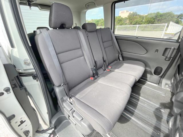 後部座席も気になるようなキズ・汚れやへたり等、大きなダメージはなく、良好な状態です。