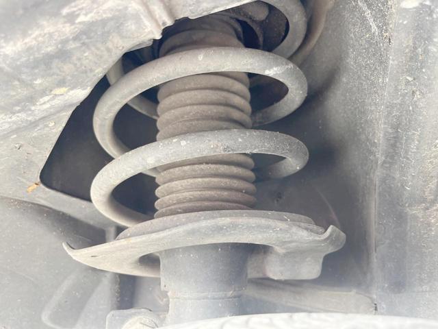 お車を安心してお乗りいただく為には、足回りの定期点検が欠かせません。サービスサポート（有償保証）では無料点検もご提供しており、安心のカーライフをお過ごしいただけるサポート体制が整っています。