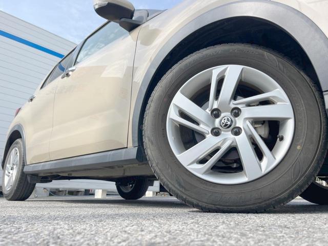 【純正アルミホイール】外観にマッチした純正アルミホイールを装着しております。各種社外アルミホイールや、スタッドレスタイヤも取扱いしております。是非ご相談ください♪