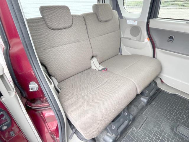 後部座席も気になるようなキズ・汚れやへたり等、大きなダメージはなく、良好な状態です。