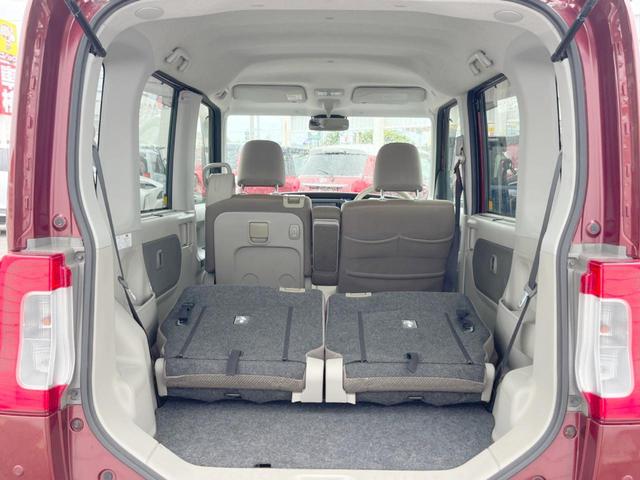 後席を格納すると、これだけの広さが！シーンに合わせたシートアレンジで、大きな荷物も積むことが出来ます♪