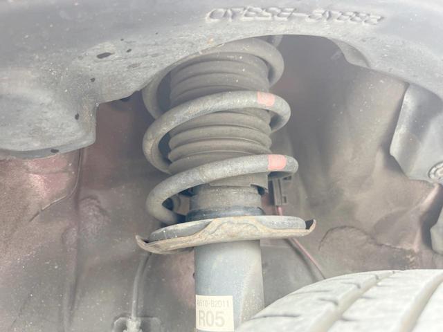 お車を安心してお乗りいただく為には、足回りの定期点検が欠かせません。サービスサポート（有償保証）では無料点検もご提供しており、安心のカーライフをお過ごしいただけるサポート体制が整っています。