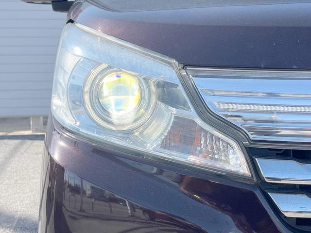 【ＨＩＤヘッドライト】非常に明るく前方を照らしてくれるので、悪天候や夜間の走行時も視界良好で安心してお乗りいただけます。