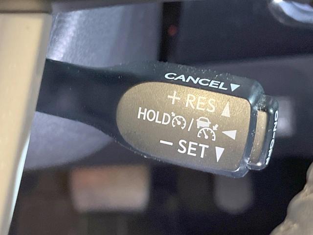 【レーダークルーズコントロール】高速道路での長距離走行が楽に！！自動で速度を保つクルーズコントロールが、衝突軽減システムと連携し、前方の車両を感知して車間を保つように速度調節してくれます！！