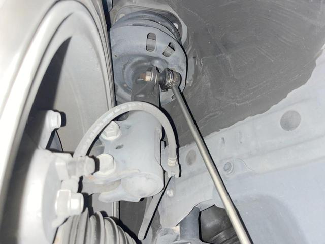 お車を安心してお乗りいただく為には、足回りの定期点検が欠かせません。サービスサポート（有償保証）では無料点検もご提供しており、安心のカーライフをお過ごしいただけるサポート体制が整っています。