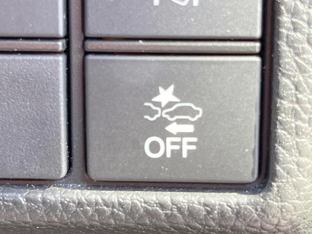 【ホンダセンシング】走行中に前方の車両等を認識し、衝突しそうな時は警報とブレーキで衝突回避と被害軽減をアシスト。より安全にドライブをお楽しみいただけます。