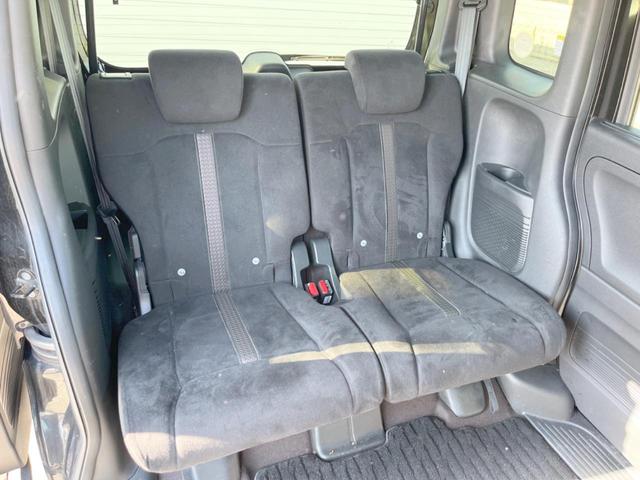 後部座席も気になるようなキズ・汚れやへたり等、大きなダメージはなく、良好な状態です。
