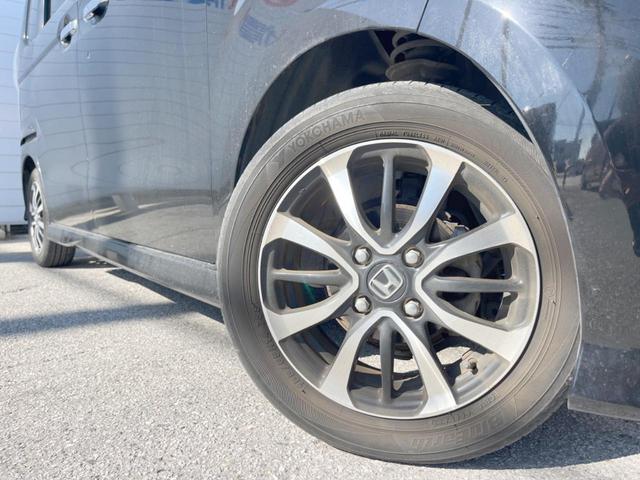 【純正アルミホイール】外観にマッチした純正アルミホイールを装着しております。各種社外アルミホイールや、スタッドレスタイヤも取扱いしております。是非ご相談ください♪