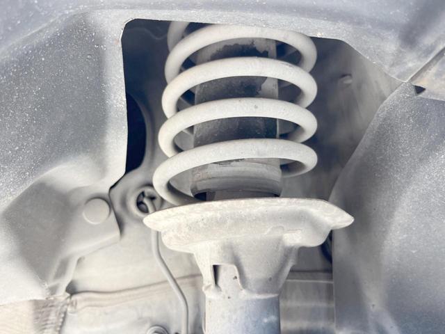 お車を安心してお乗りいただく為には、足回りの定期点検が欠かせません。サービスサポート（有償保証）では無料点検もご提供しており、安心のカーライフをお過ごしいただけるサポート体制が整っています。