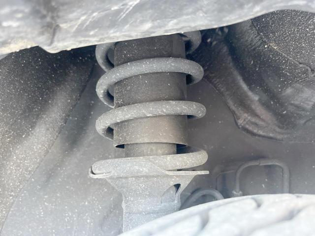 お車を安心してお乗りいただく為には、足回りの定期点検が欠かせません。サービスサポート（有償保証）では無料点検もご提供しており、安心のカーライフをお過ごしいただけるサポート体制が整っています。