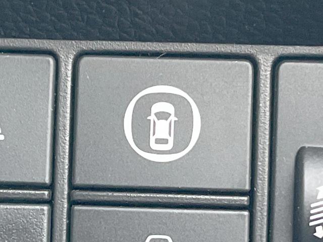 【マルチビューカメラシステム】専用のカメラにより、上から見下ろしたような視点で３６０度クルマの周囲を確認することができます☆死角部分も確認しやすく、狭い場所での切り返しや駐車もスムーズに行えます。