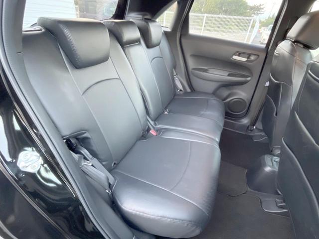 後部座席も気になるようなキズ・汚れやへたり等、大きなダメージはなく、良好な状態です。