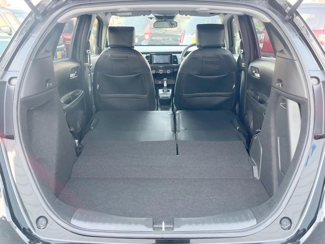 普段のお買い物や通勤、送迎等に十分な荷室スペースを確保しております。セカンドシートを倒すと、大きな荷物の積載も可能です♪