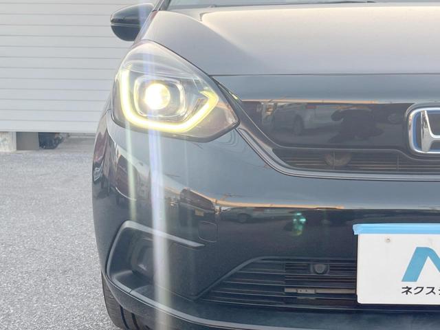 【ＬＥＤヘッドライト】悪天候や夜間走行時も良好な視界を確保し安心して運転できる高輝度ＬＥＤヘッドライトを装備！点灯速度が早く、消費電力も抑えられています。