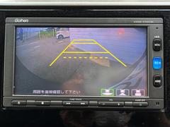 【バックカメラ】駐車時に後方がリアルタイム映像で確認できます。大型商業施設や立体駐車場での駐車時や、夜間のバック時に大活躍！運転スキルに関わらず、今や必須となった装備のひとつです！ 4