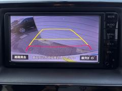 【バックカメラ】駐車時に後方がリアルタイム映像で確認できます。大型商業施設や立体駐車場での駐車時や、夜間のバック時に大活躍！運転スキルに関わらず、今や必須となった装備のひとつです！ 4